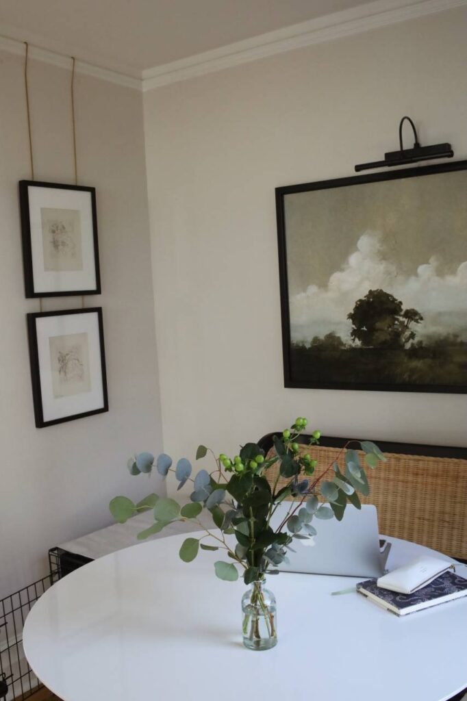 Picture rail moulding used to hang wall art in breakfast nook